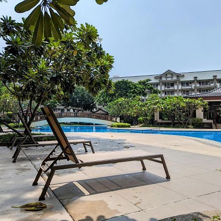 Апартаменты Acacia Estates' The Getaway Taguig Jade Tower Манила Экстерьер фото